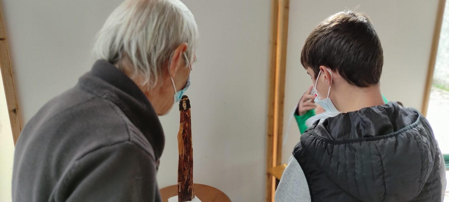 Επίσκεψη στην εικαστική έκθεση του εικαστικού Ευάγγελου Αγόρου που παρουσίασε ο  Πολιτιστικός Σύλλογος  Φαρακλάτων «Παναΐτ Ιστράτι-Κυκλώπεια Τείχη»